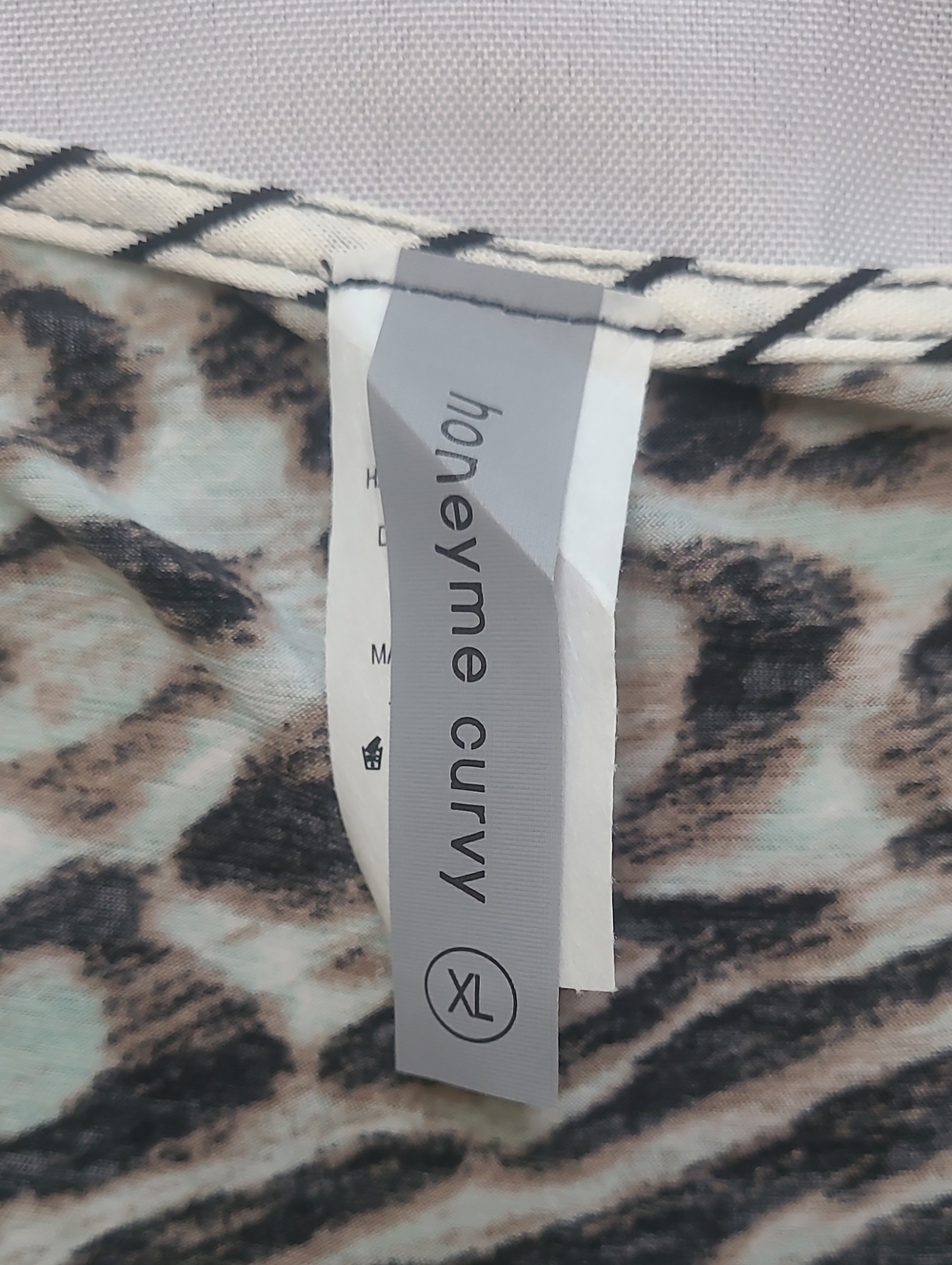 Honeyme Gabby Animal Print Top XL. NWT! - Picture 3 of 5